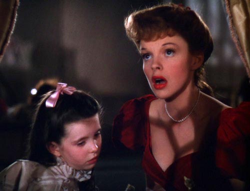 Judy Garland singing Have Yourself a Merry Little Christmas to Margaret O'Brien in Meet Me In St. Louis, Classic Movies, Vincente Minnelli