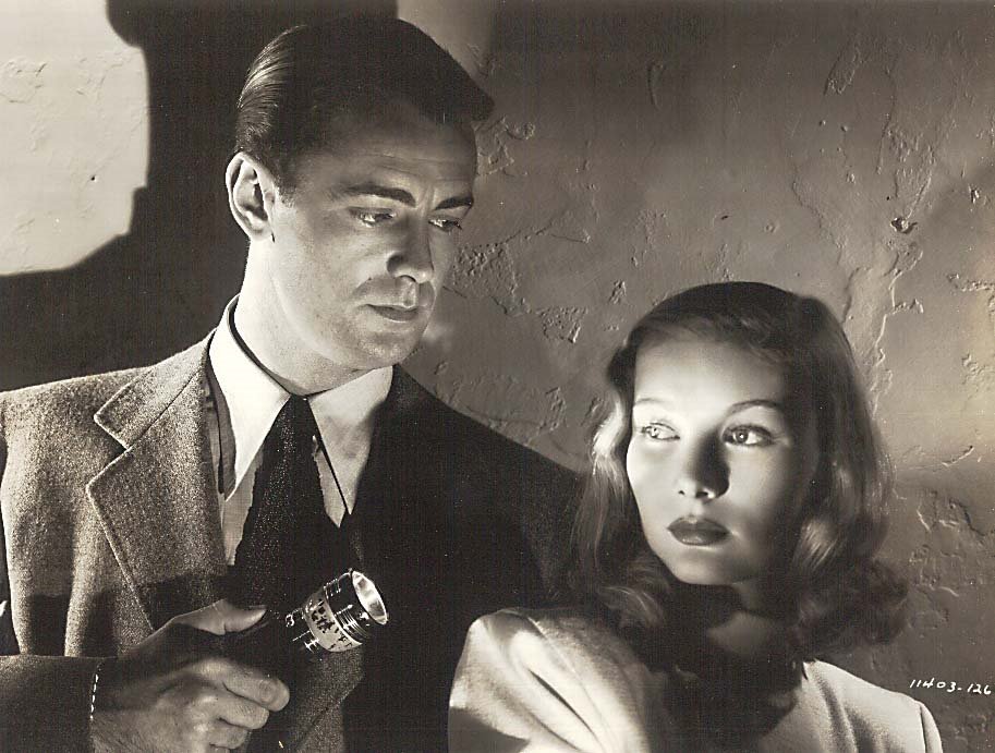 Alan Ladd and Veronica Lake in The Blue Dahlia