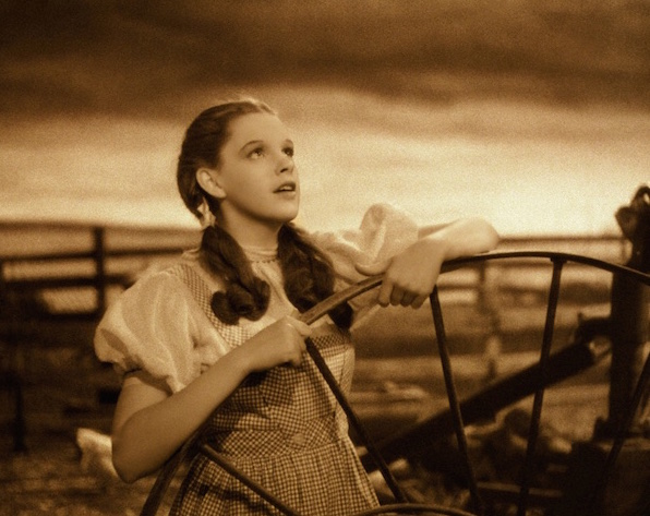 Judy Garland The Wizard of Oz sings Somewhere Over the Rainbow