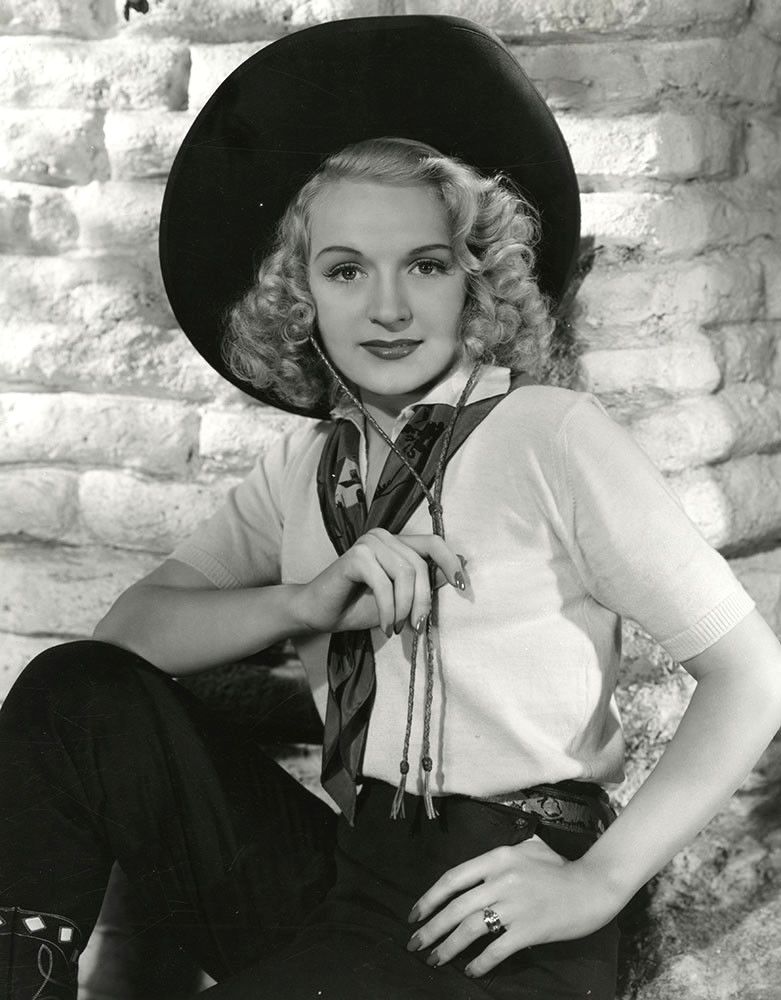 Virginia Dale in Buck Benny Rides Again (1940)