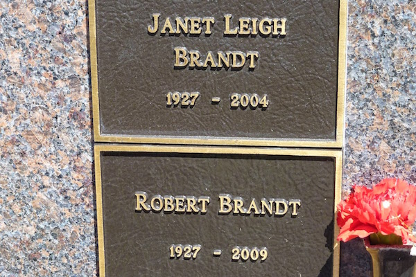 Janet Leigh's gravestone