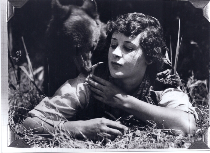 Nell Shipman and bear